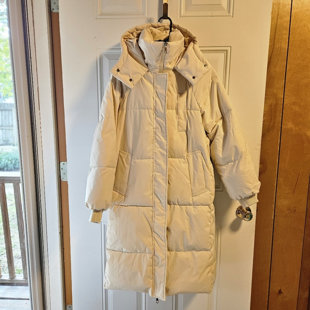 NWT Women's Cream Hooded Puffer Coat